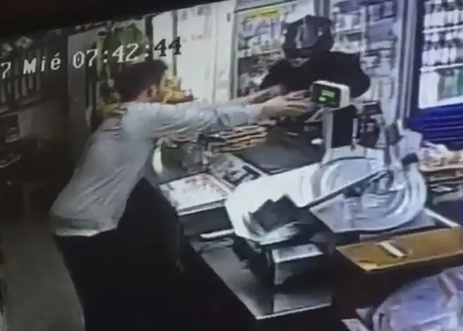 Asaltaron dos comercios y sospechan que el autor fue el mismo individuo