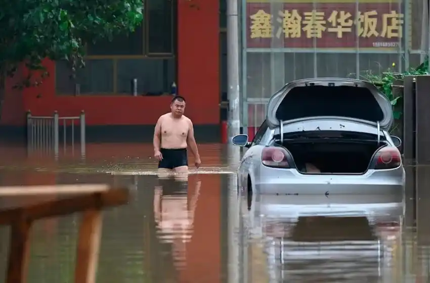 En 40 minutos llovió lo mismo que en un mes: Beijing sufrió la tormenta más intensa de los últimos 140 años