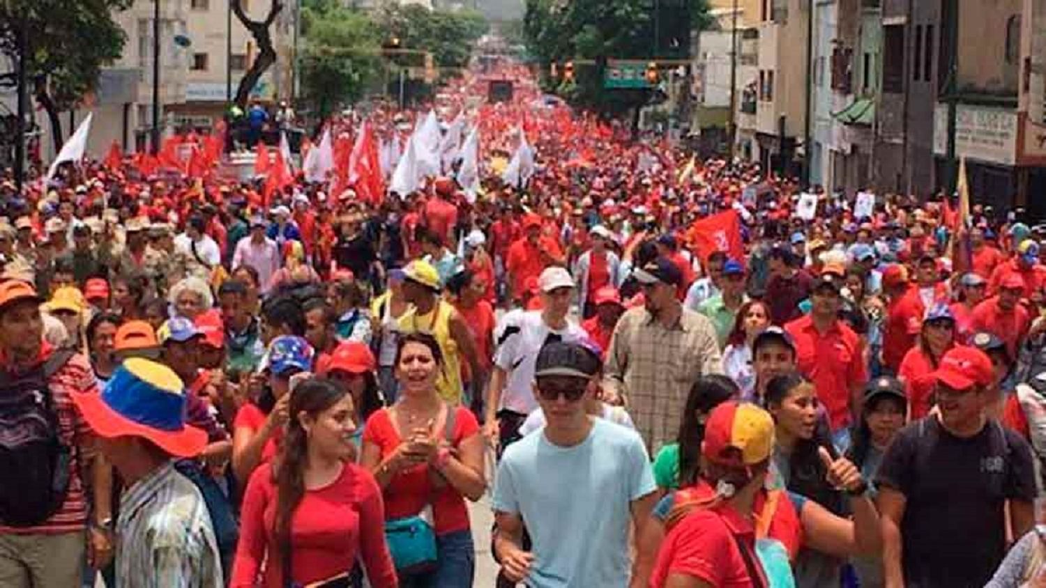 OFICIALISTAS también conmemoran los dos meses de las presidenciales con marchas en todo el país (+Fotos)