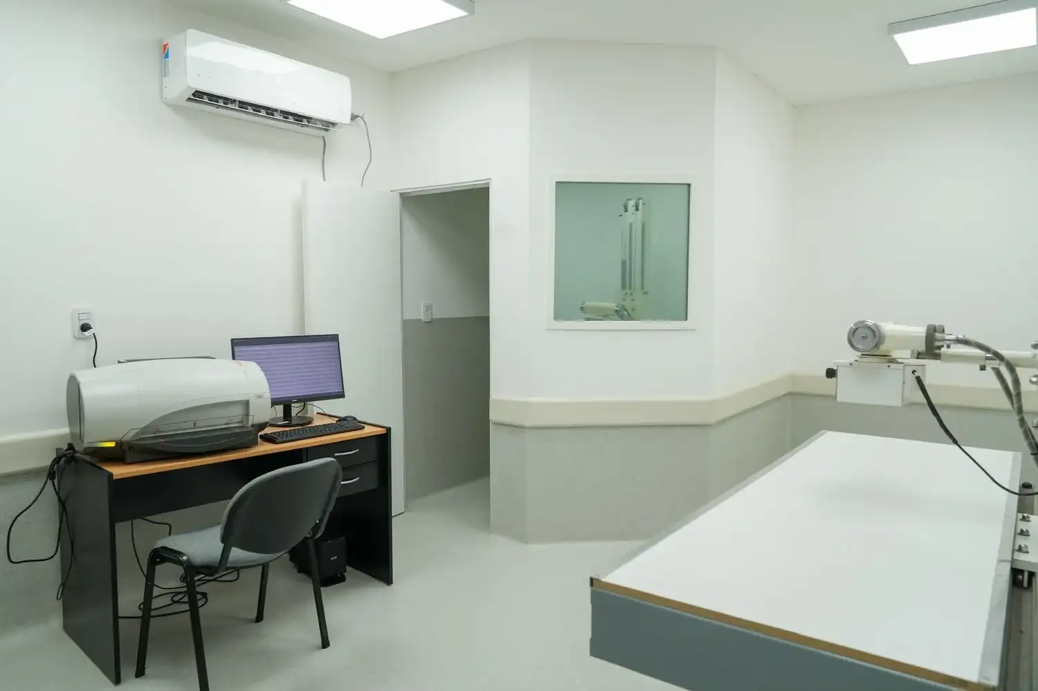 Provincia inauguró la primera sala de Rayos X digitalizada del Hospital de Rehabilitación Vera Candioti - 1