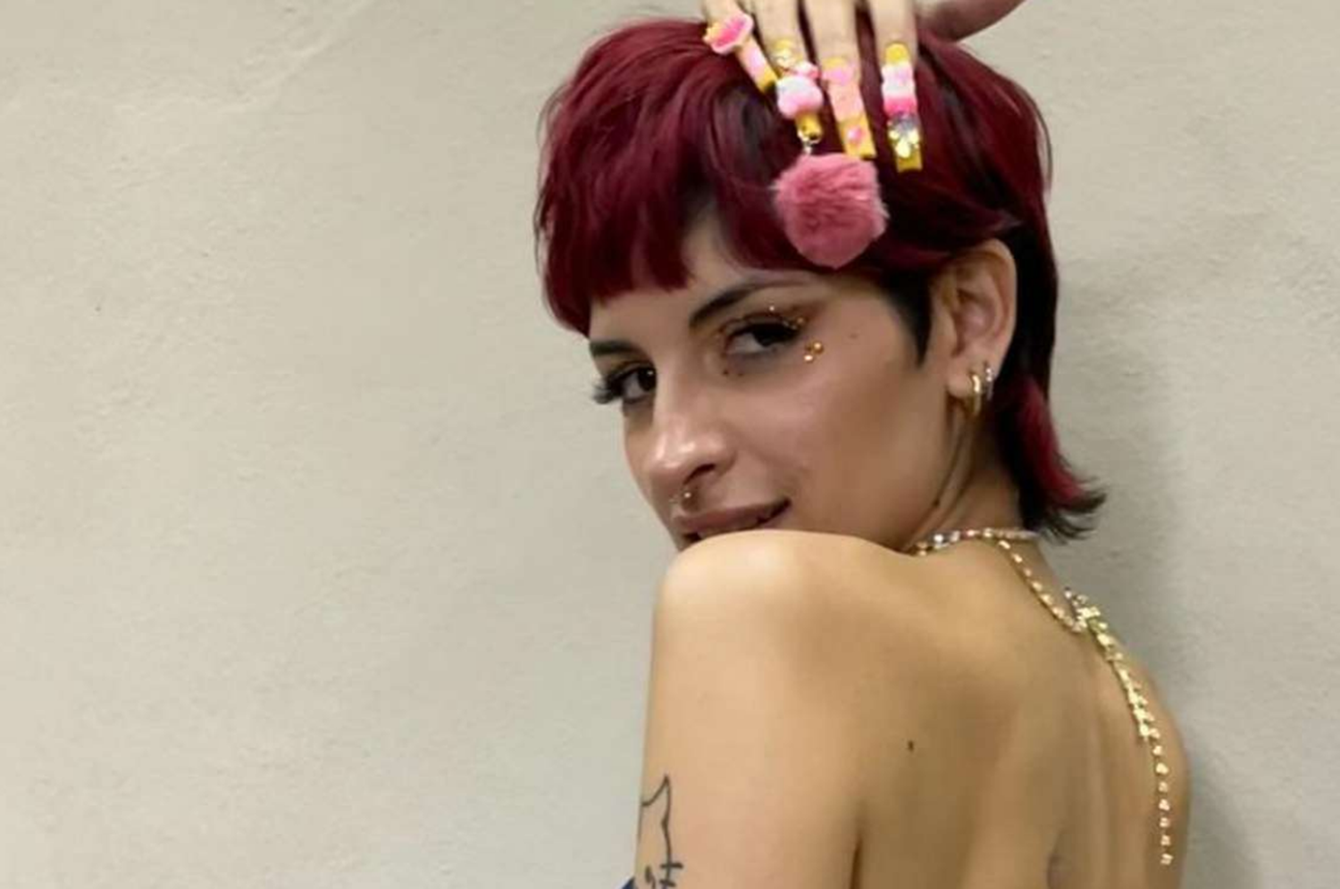 Cazzu sorprendió en las redes con un look muy provocativo