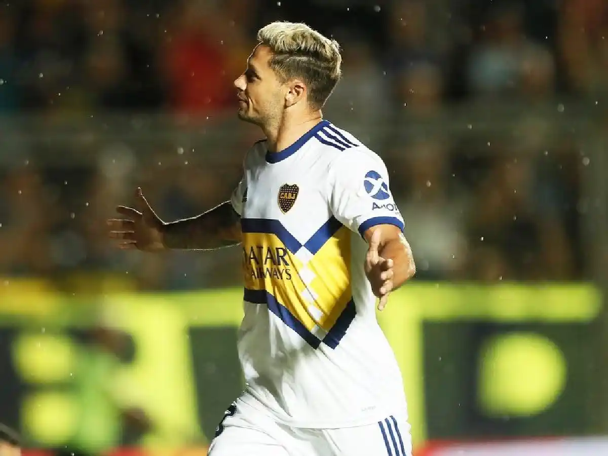 Zárate le pasó la pelota a Boca