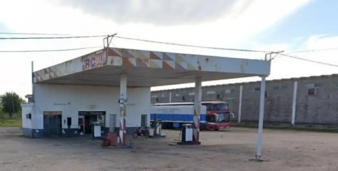 Así luce la estación hoy, se demolerá y se hará un nuevo sector de servicios y detrás, la terminal.