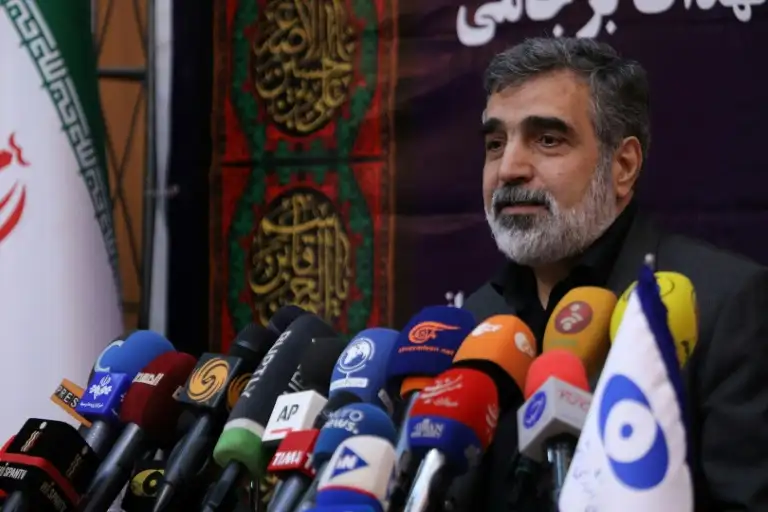 Irán comenzó a producir uranio con centrifugadoras avanzadas