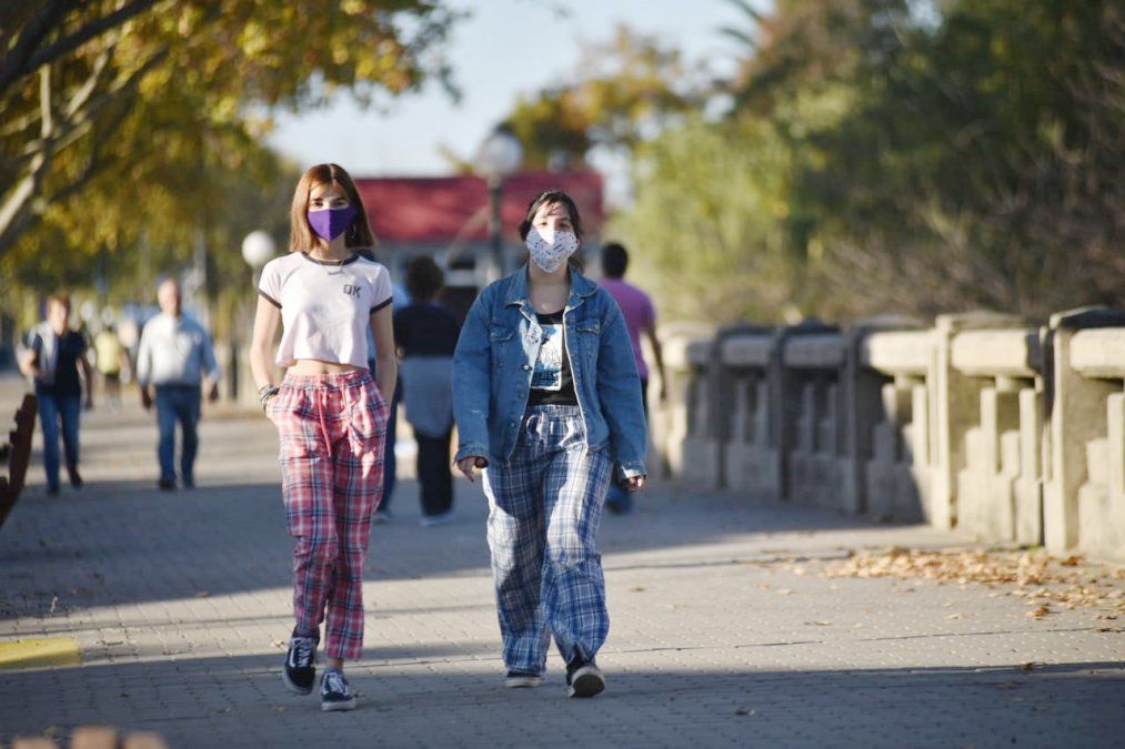 El equipo de Salud Mental destacó la diferenciación entre pubertad y adolescencia. La pubertad está más ligada a lo corporal y la adolescencia a una construcción subjetiva, cultural y social.