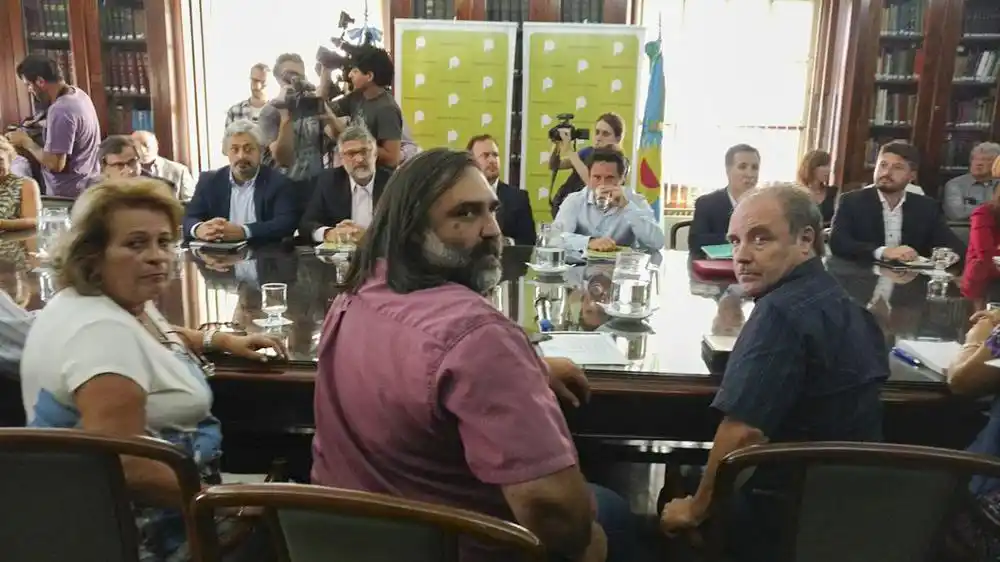 Gremios docentes rechazaron el aumento del 15% ofrecido por el Gobierno
