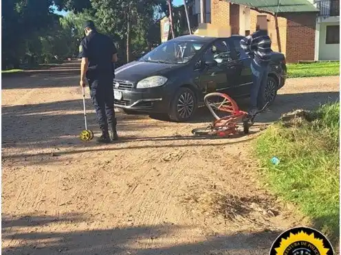 Una ciclista sufrió lesiones leves tras un choque con un remis en Villaguay