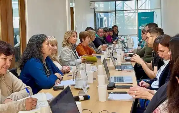 Docentes y estatales rechazaron la propuesta salarial del Gobierno de Kicillof