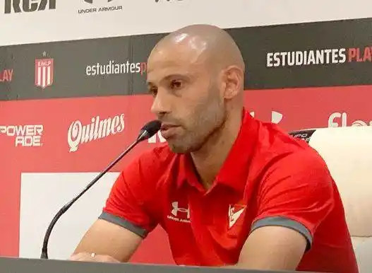 Javier Mascherano anunció su retiro del fútbol