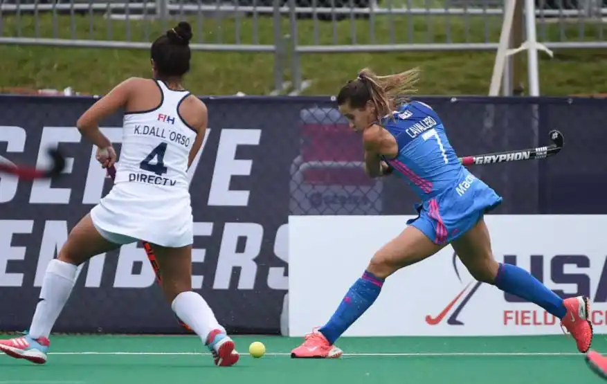 Las Leonas golearon a Uruguay