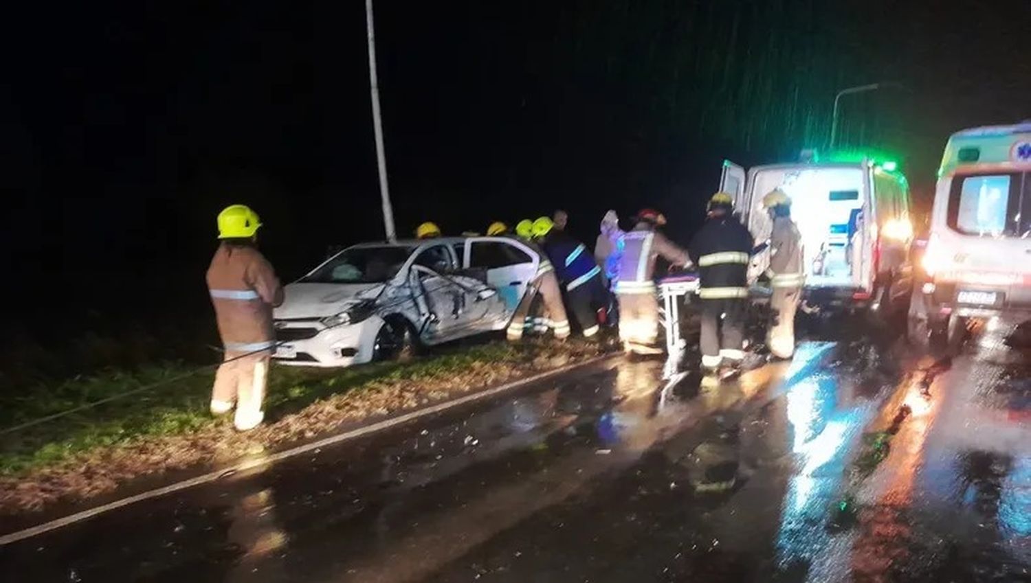 Accidente en Ruta 11: el estado de salud de las tres personas rescatadas