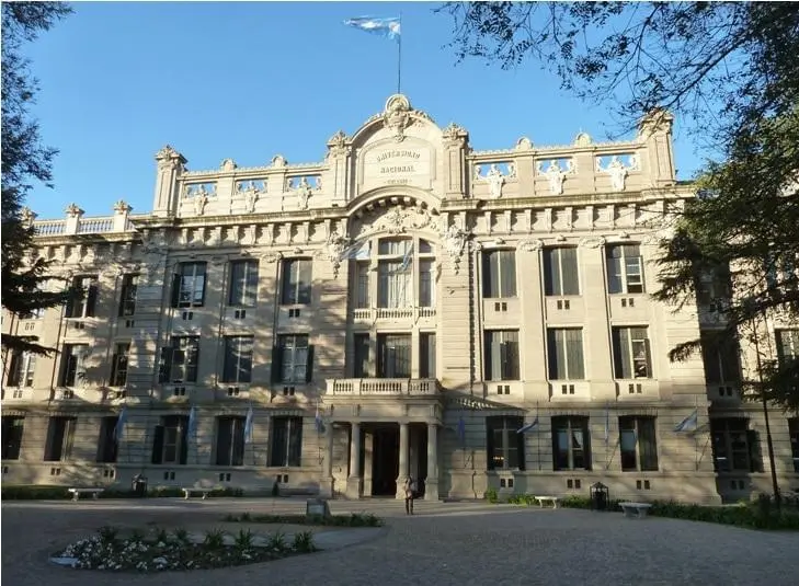 Colegio Nacional de La Plata: Estudiantes repudian actitud de los directivos por dos casos de abusos