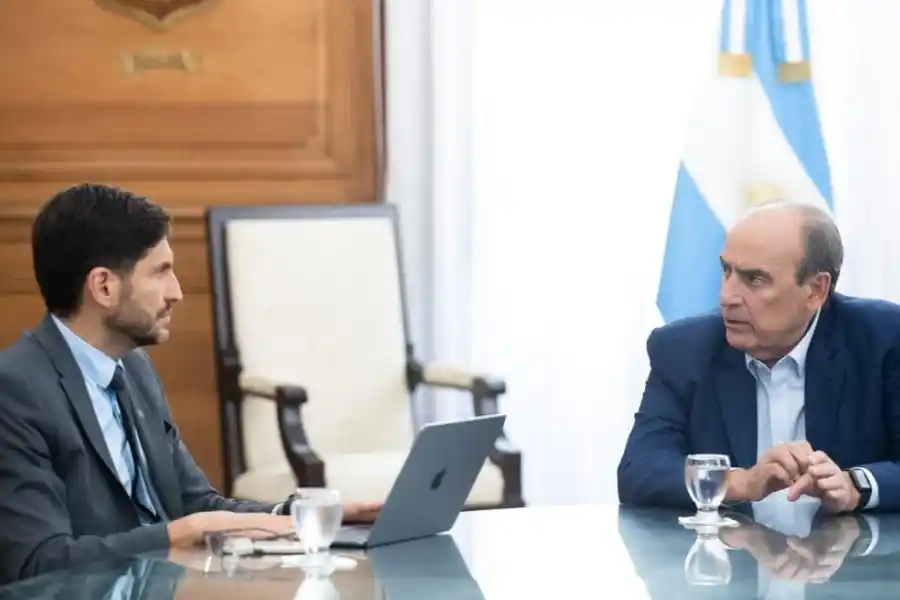 Francos sumó a otros tres gobernadores a los acuerdos para finalizar obras públicas