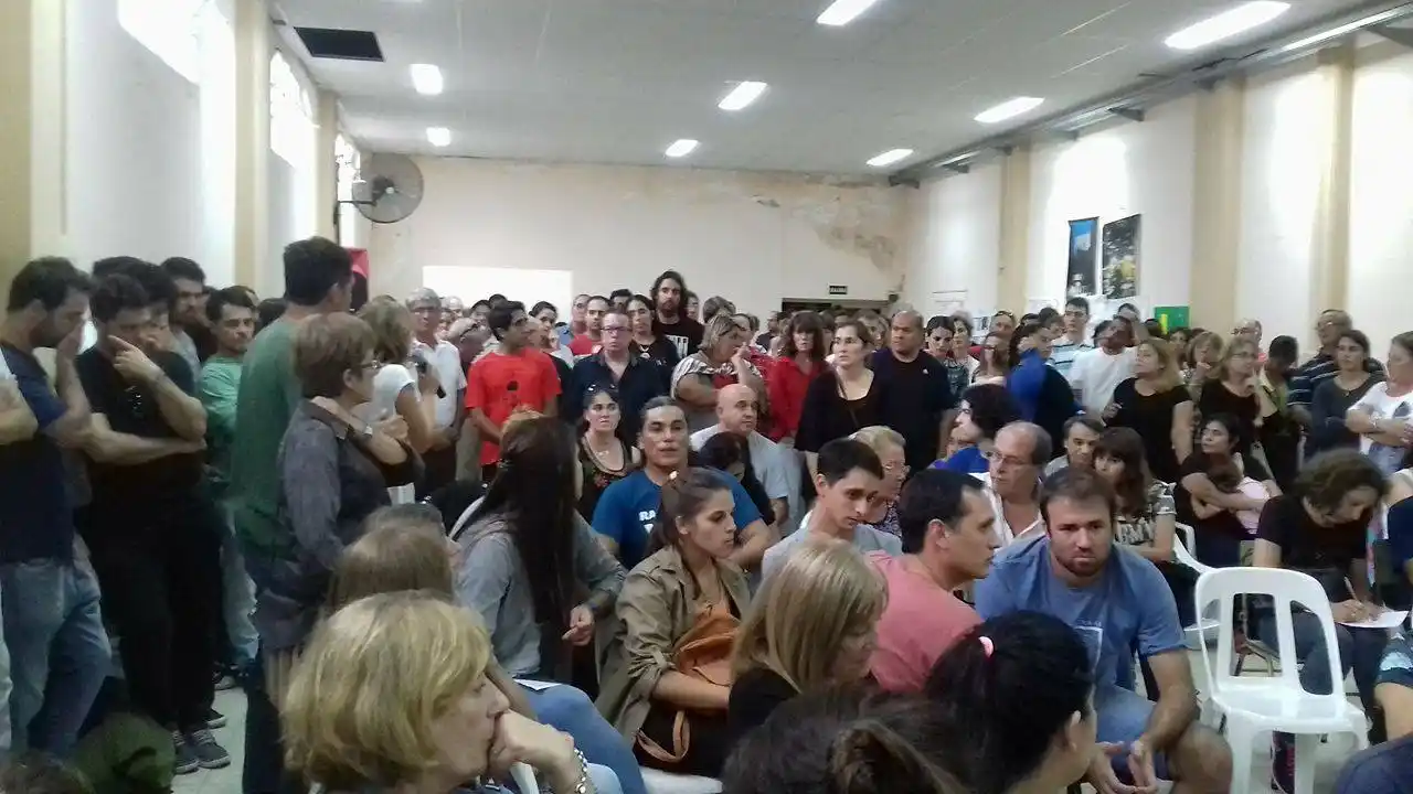 Vecinos de Villa Ramallo en contra de la instalación de una empresa en el acceso a la localidad 