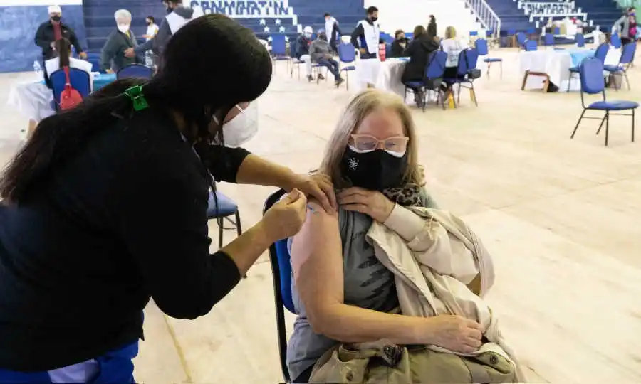 Capital: mañana se aplicará la segunda dosis de Sputnik V a las clases 1965 y anteriores