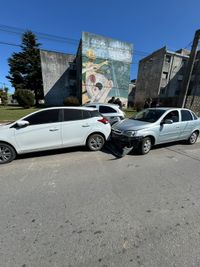Accidente múltiple en Perón y Machado: chocó tres autos estacionados