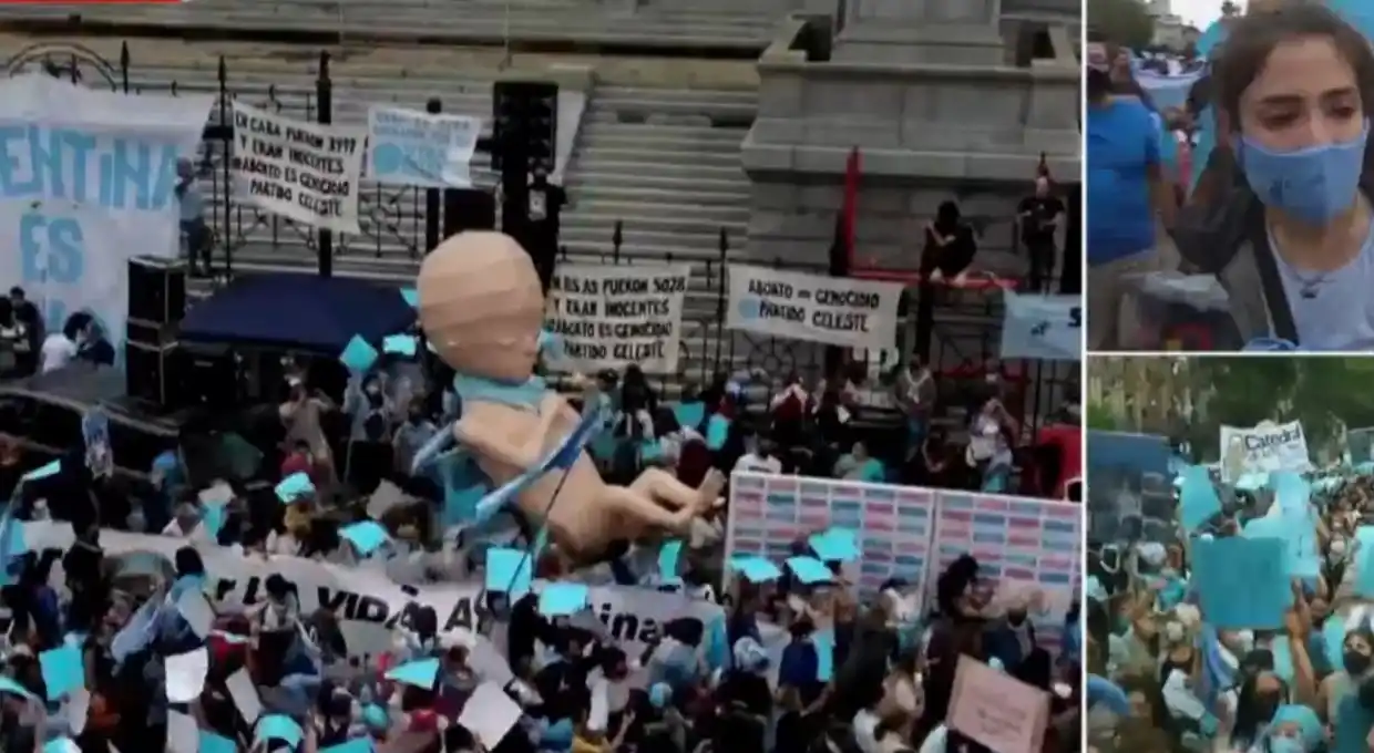 Aborto legal: masiva marcha de pañuelos celestes al Congreso