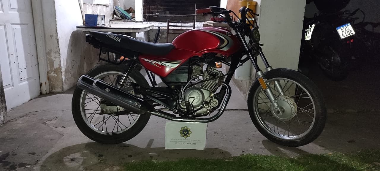 La motocicleta fue recuperada por los agentes policiales.