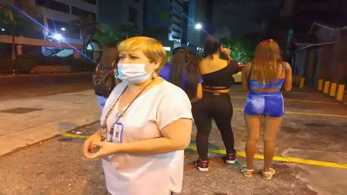 ONG denuncia acoso y maltrato policial contra trabajadoras sexuales en Chacao