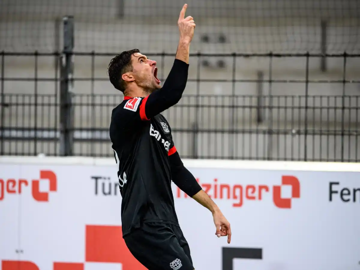 Alario marcó un tanto en el triunfo de Bayer Leverkusen