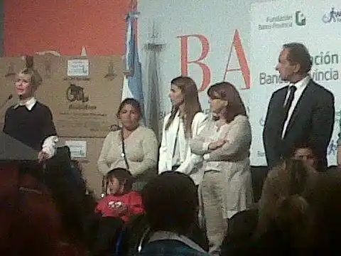 Scioli y Rabolini entregaron 250 sillas de ruedas en La Plata 