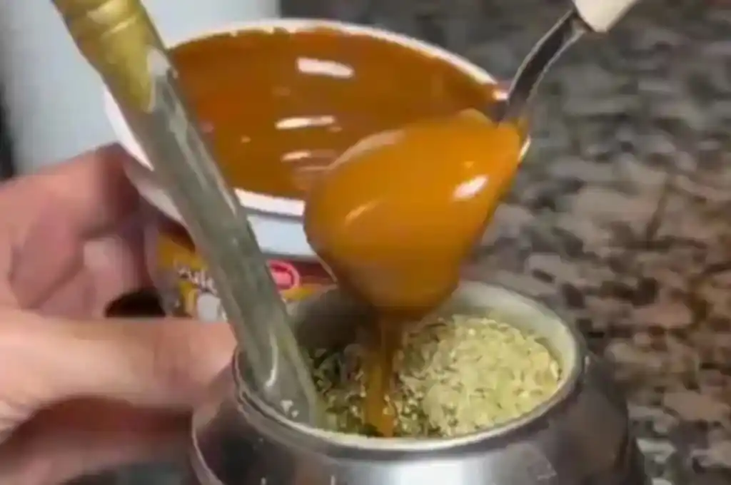 Un video viral reavivó una vieja polémica al proponer agregar dulce de leche al mate.