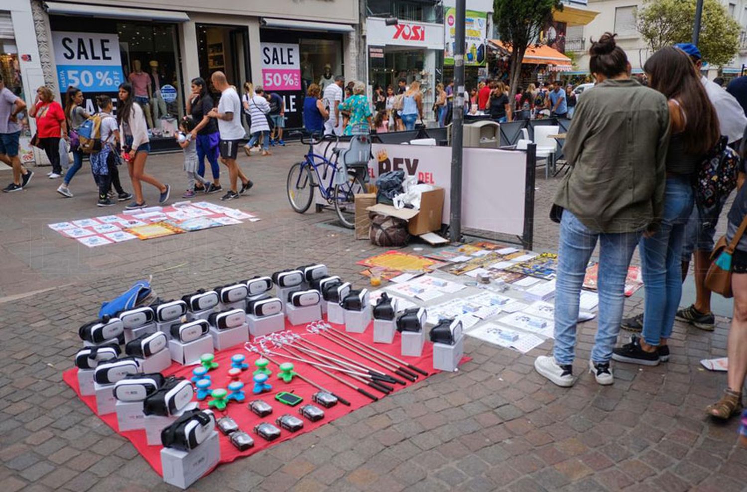 Denuncian “competencia desleal” frente al avance de la venta ilegal