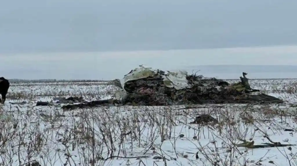 Rusia acusó a Ucrania de derribar un avión que transportaba 65 prisioneros