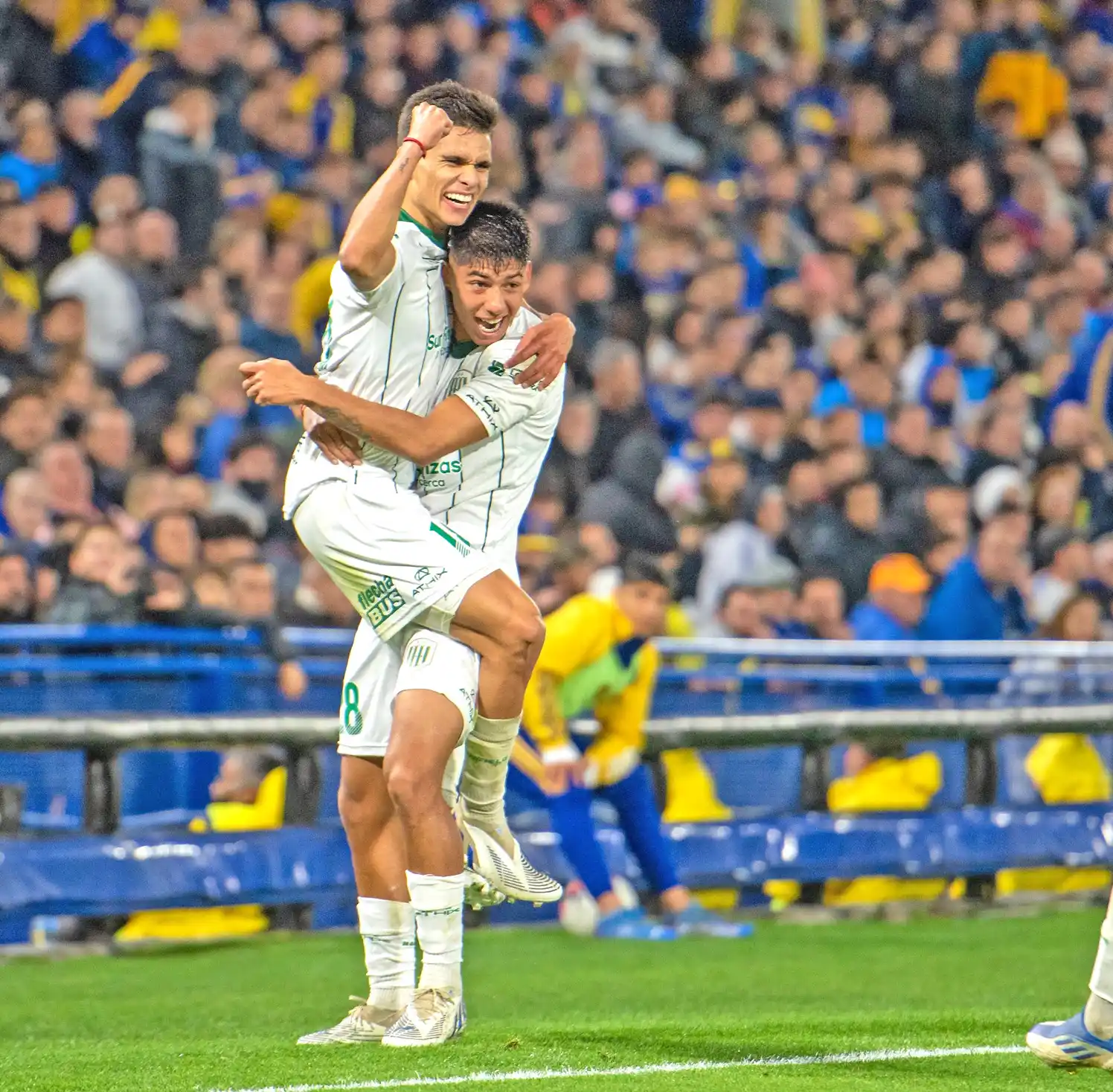 Banfield se regaló una noche soñada en La Boca