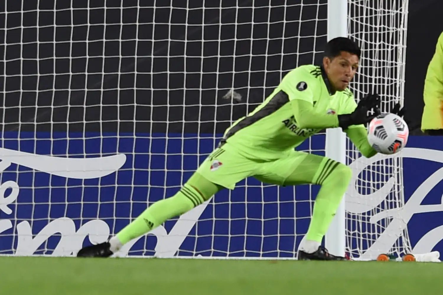 ¡Épico¡: River ganó 2 a 1 con Enzo Pérez de arquero y sin suplentes