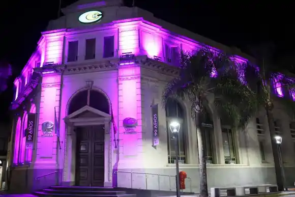 Comienza a funcionar la nueva iluminación del edificio de la Cooperativa Eléctrica