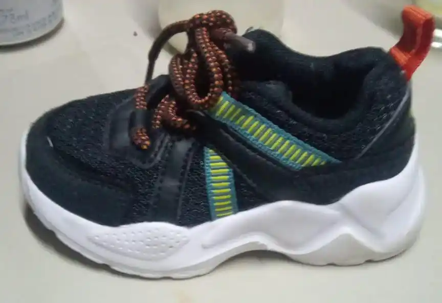 Zapatilla de bebé perdida