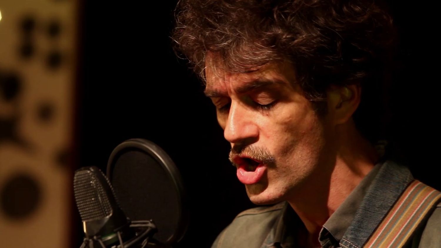 Pablo Dacal cantará en vivo junto a artistas plásticos