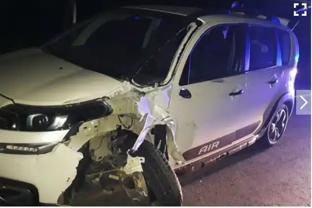 Falleció una mujer tras impactar su moto contra un auto en Arocena