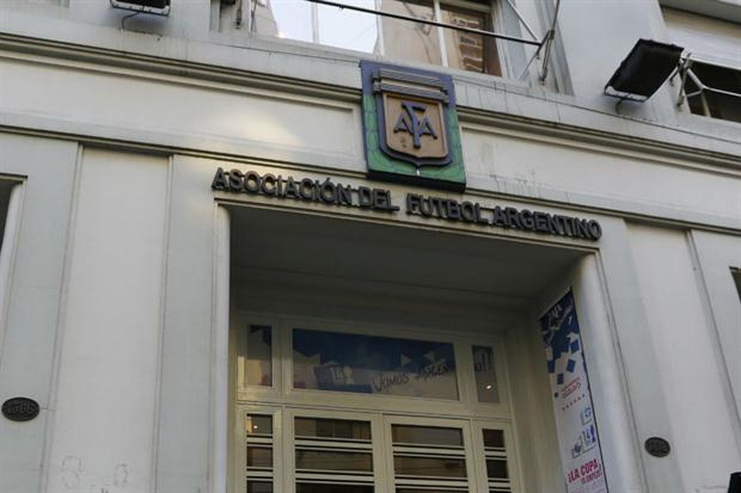 Allanan las oficinas de AFA