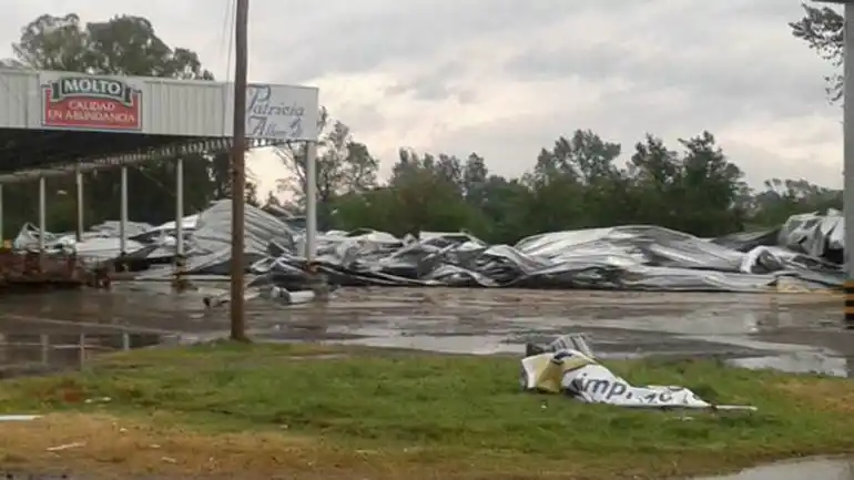 Tornado en Bragado: El Mercado Central de Samid quedó destruído