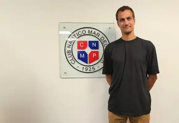 Cristian Rosso fue presentado como entrenador del equipo de remo del Club Náutico