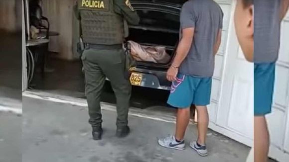 Mujer fue hallada muerta dentro del baúl de un carro