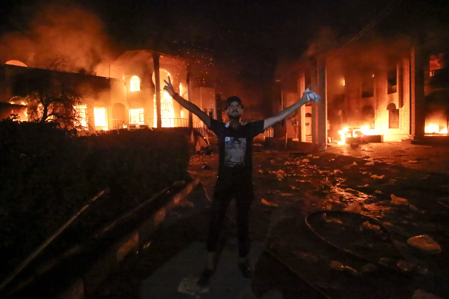 Incendian el consulado iraní durante protestas en Basora