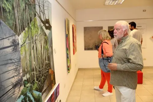 Muestra de arte colectiva que reúne a varios artistas visuales