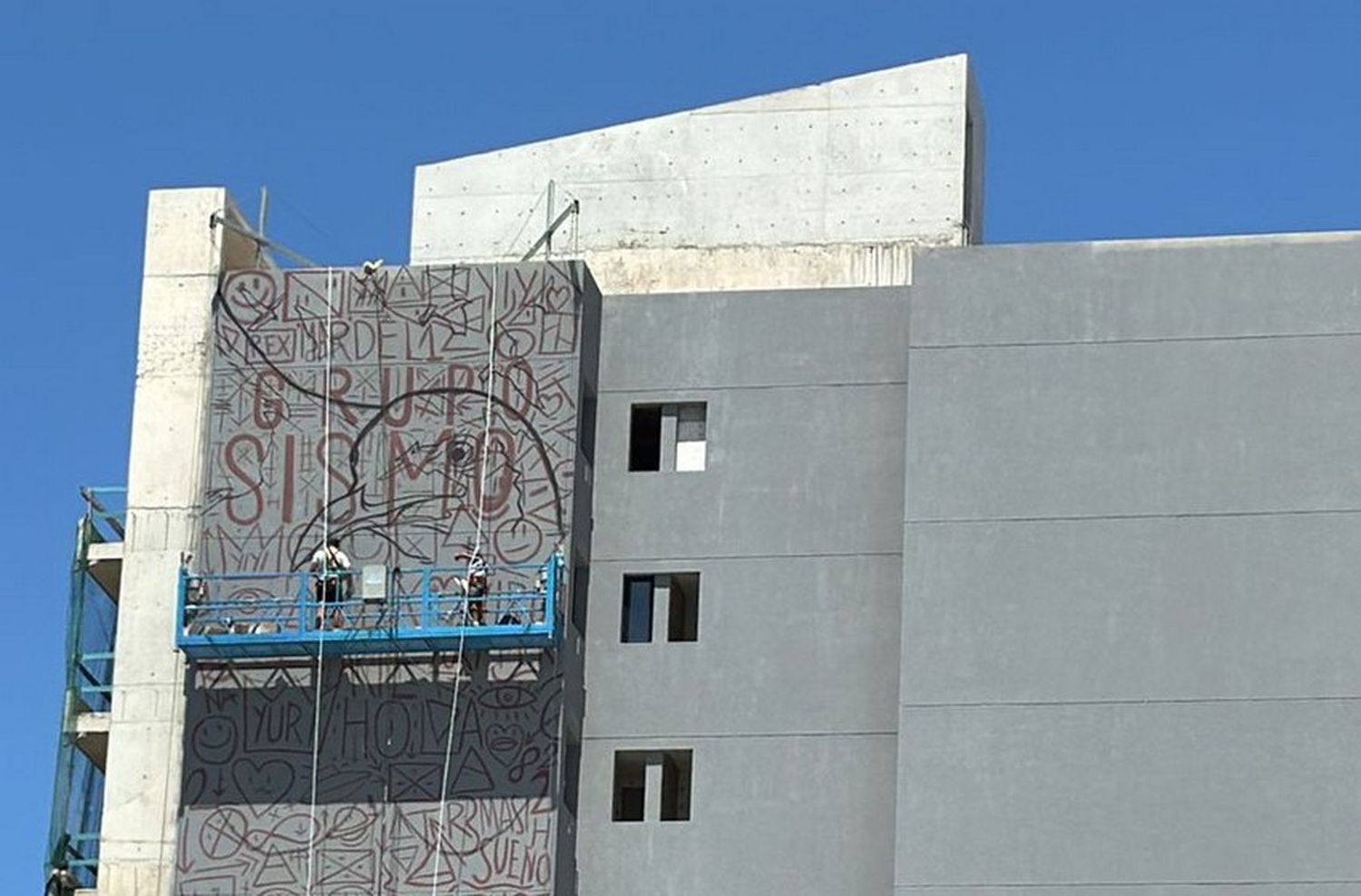 Declaran de interés cultural un gigantesco mural sobre la medianera de un edificio de Cuarzur