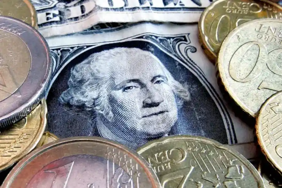 El dólar libre cerró en su máximo nominal histórico y los financieros le siguen la carrera