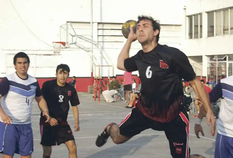 Liga Provincial de Handball: Central logró  su primera victoria en el torneo