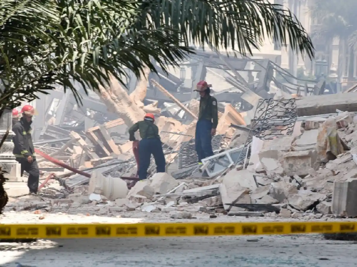 Suben a 25 los muertos por la explosión de un hotel en Cuba