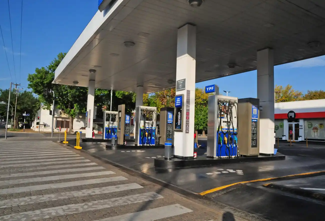 YPF aumentó los combustibles con mayor incidencia en el AMBA