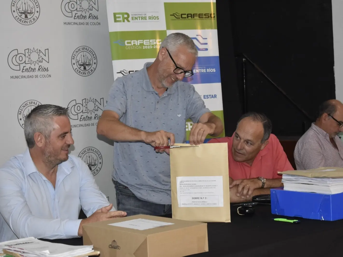 El gobierno provincial impulsa avances en la infraestructura escolar y hospitalaria en Colón