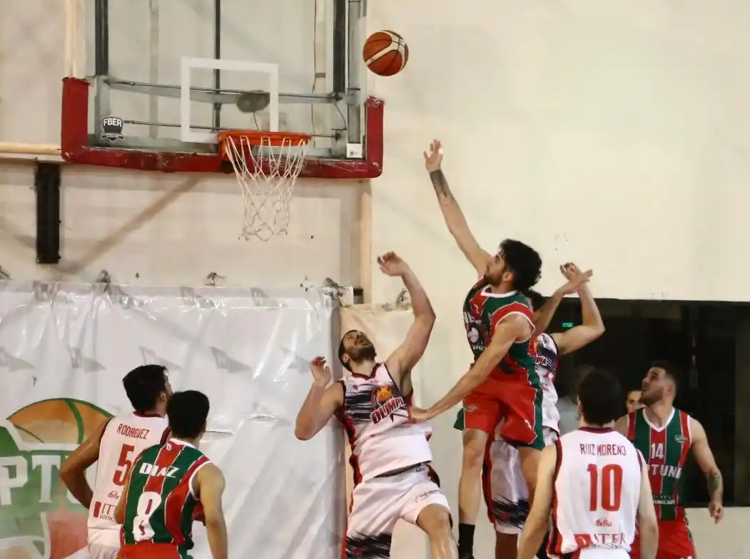 Neptunia lo cerró mal y Olimpia se lo llevó con una gran atropellada