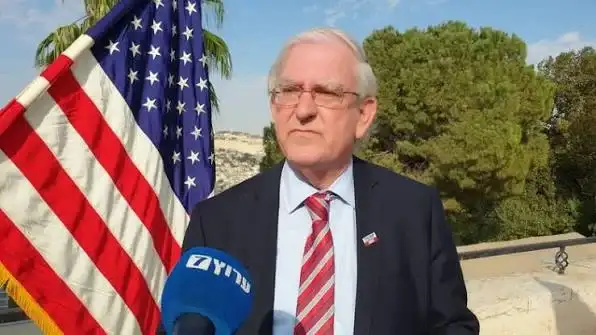 El dirigente argumentó que un cambio diplomático sería una forma de reconocer el respaldo del presidente Javier Milei a Estados Unidos y a Israel.