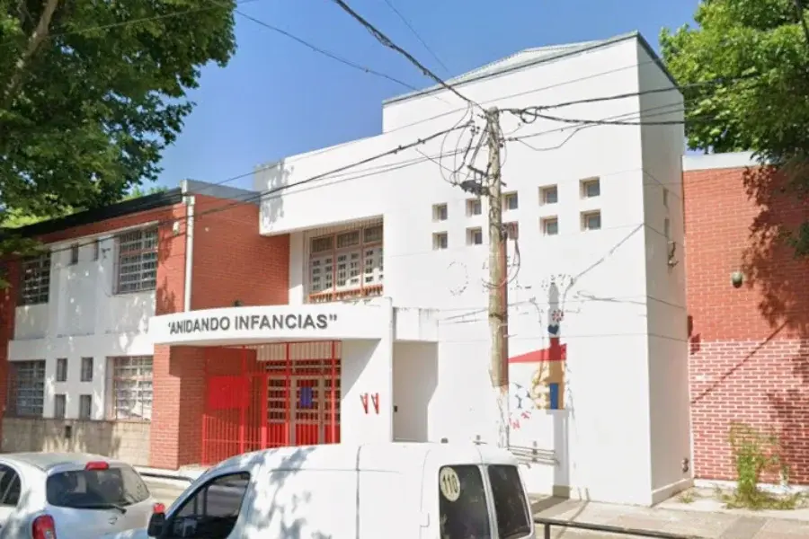 Delincuentes entraron a robar en un jardín de infantes de barrio Tablada y huyeron con un botín millonario