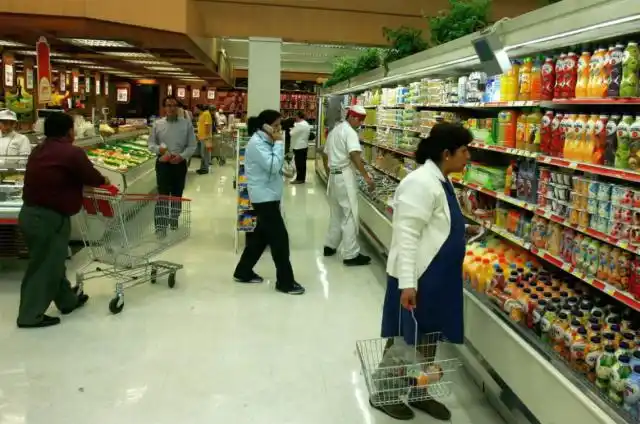 Cayeron las ventas en súper y shoppings en enero entre 10,5% y 15,1%
